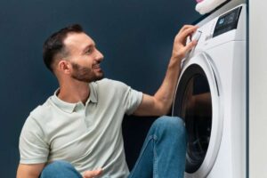 facile pensare che, poiché l’acqua e il detersivo vengono utilizzati regolarmente, l’elettrodomestico rimanga pulito.