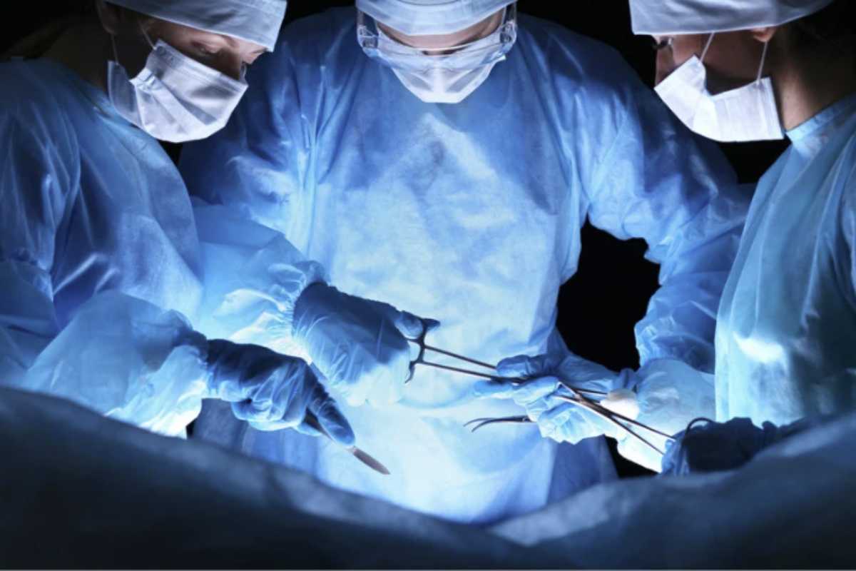 Le specializzazioni chirurgiche influenzano notevolmente il potenziale guadagno. Tra i chirurghi più pagati in Italia, troviamo i chirurghi pediatrici