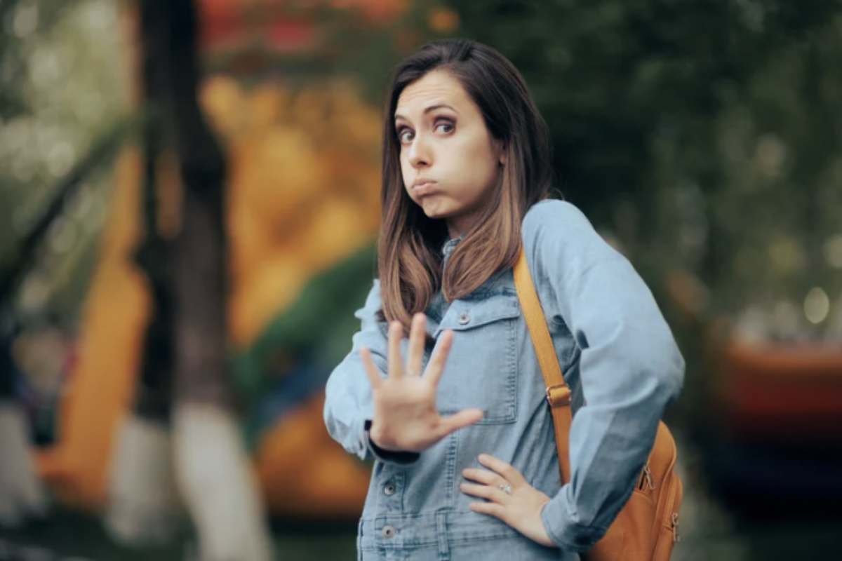 Un modo efficace per superare la difficoltà di dire “no” è quello di chiarire le proprie priorità. Prima di accettare qualsiasi impegno,