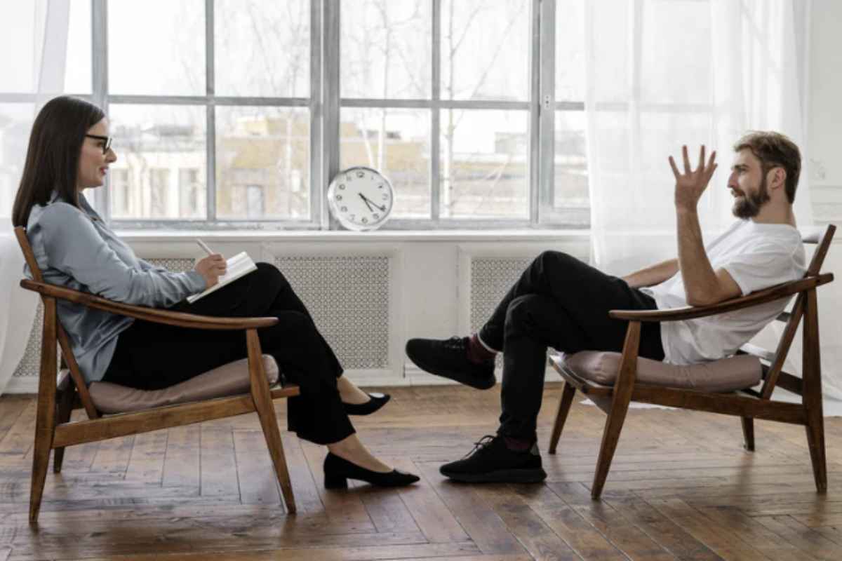 La disciplina è un altro tratto comune tra coloro che aiutano i camerieri. Queste persone tendono a essere organizzate e a seguire principi etici