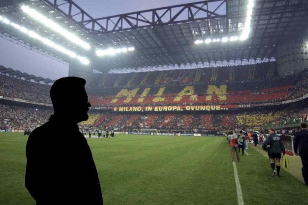 Tra i vari nomi sul tavolo per la panchina, Maurizio Sarri emerge come uno dei candidati più interessanti.