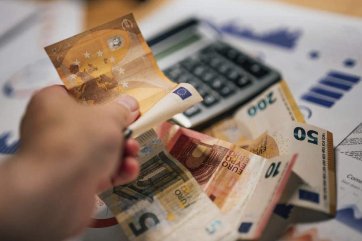 Il doppio accredito di maggio non è solo una questione di numeri; rappresenta un'iniezione di liquidità