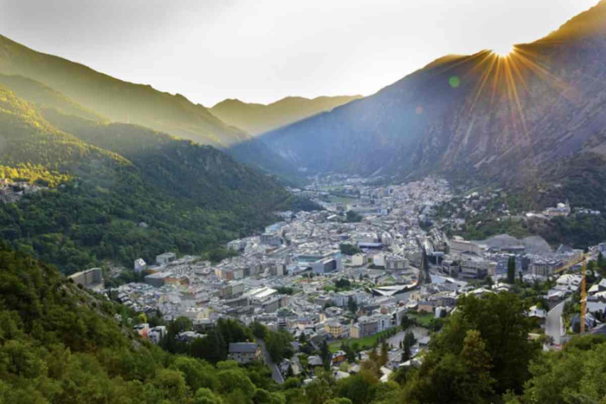 Per gli appassionati di storia e cultura, Andorra la Vella ha molto da offrire. La Casa de la Vall, un'antica sede del parlamento nazionale