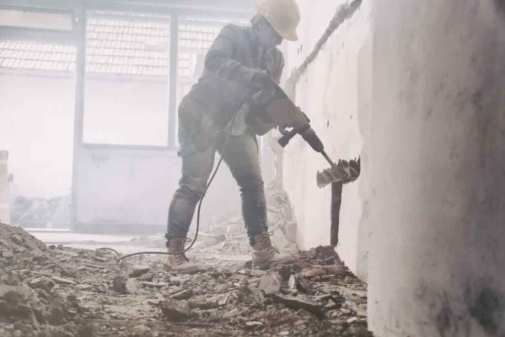 Un intervento abusivo si configura ogni qualvolta vengano eseguiti lavori senza le necessarie autorizzazioni o in violazione