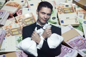 Humphrey Yang, esperto di finanza personale e creatore di contenuti su YouTube e TikTok, ha recentemente condiviso quattro mosse
