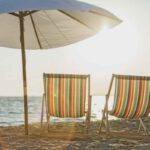 Tra gli accessori più richiesti si conferma l’ombrellone da spiaggia con tavolo e sacchetto di sabbia,