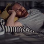Dormire davanti alla TV perché
