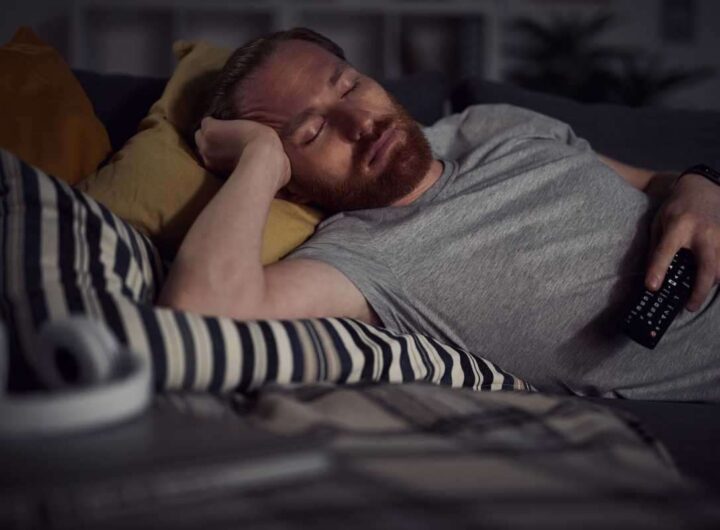Dormire davanti alla TV perché